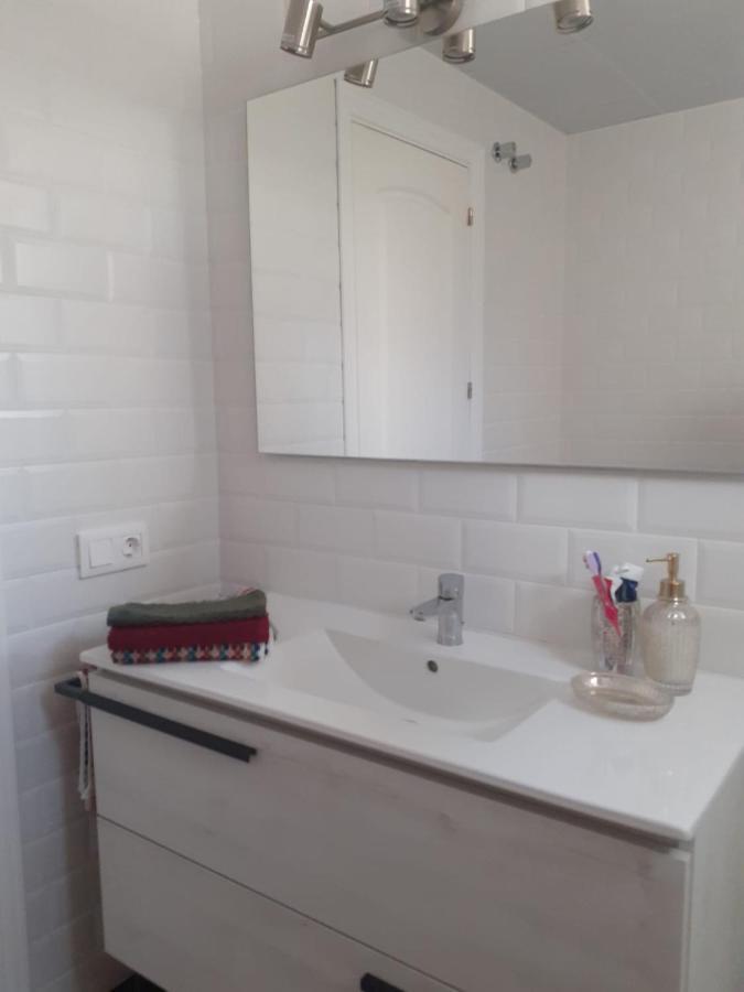 Small Oasis - Appartement 6 Personnes マニルバ エクステリア 写真